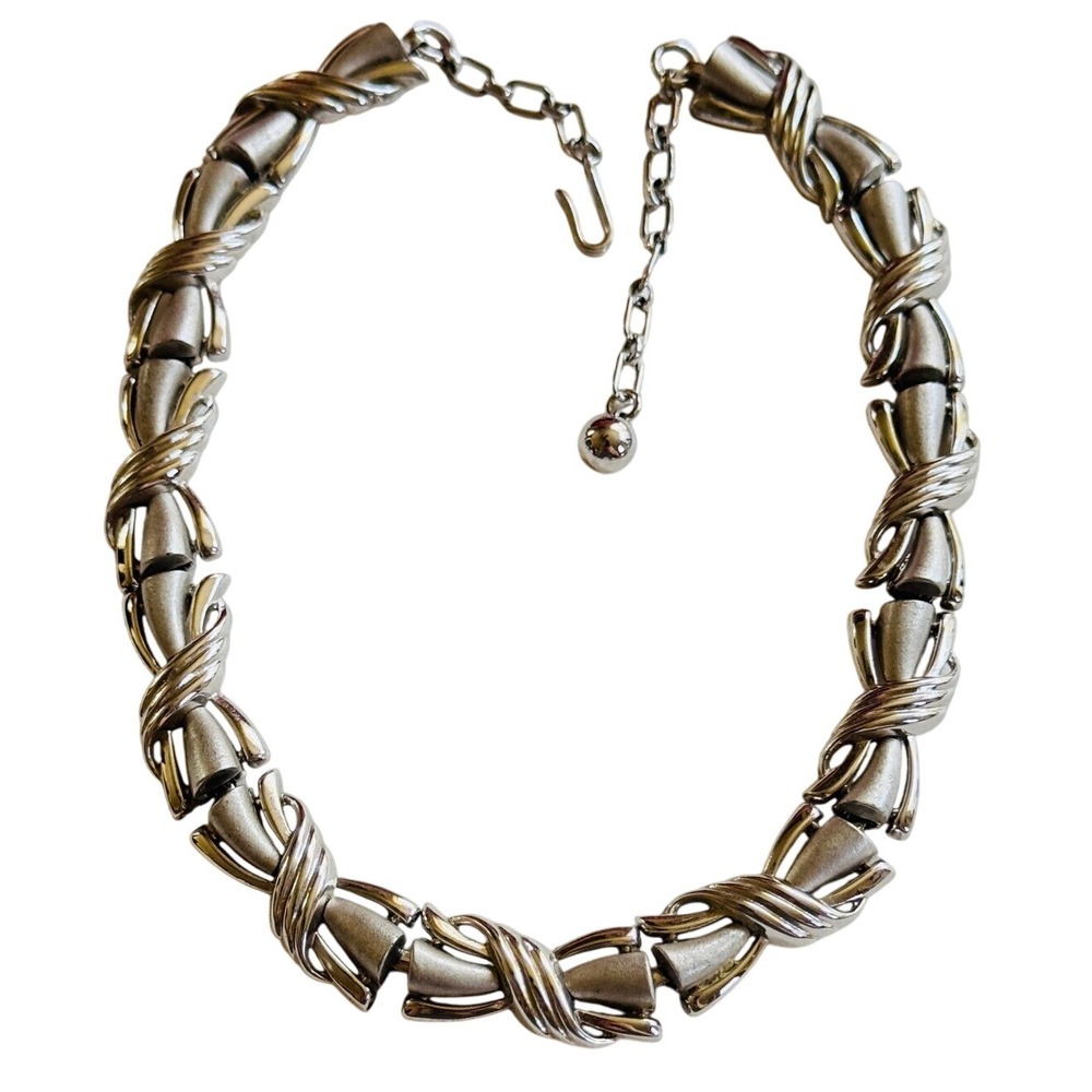 VTG Elegant Crown Trifari Regal Signed Necklace Silver Link 60s Designer MCM 16"